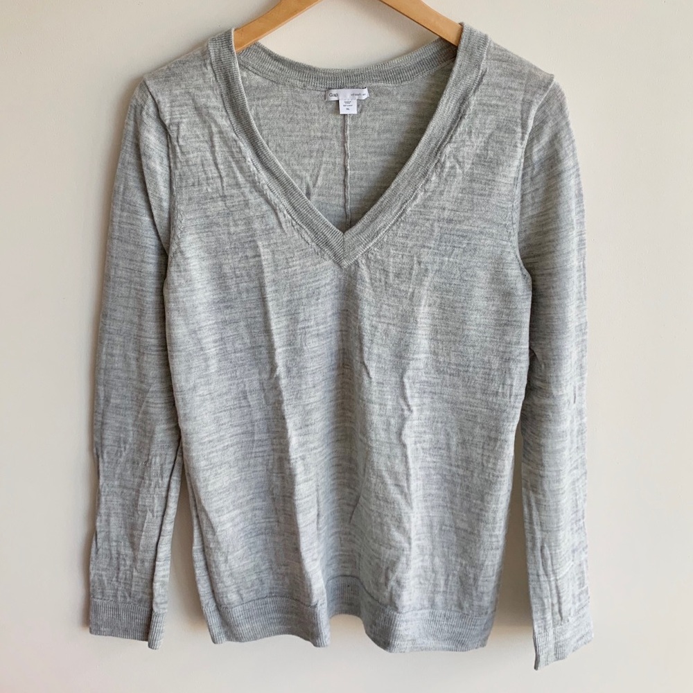 GAP | Heather Gray V-Neck Knit Sweater
